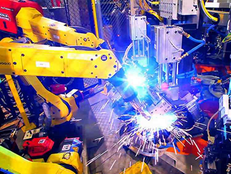 中小型钣金加工厂中引进焊接机器人的注意点-中山bet手机官网-(中国)科技有限公司官网